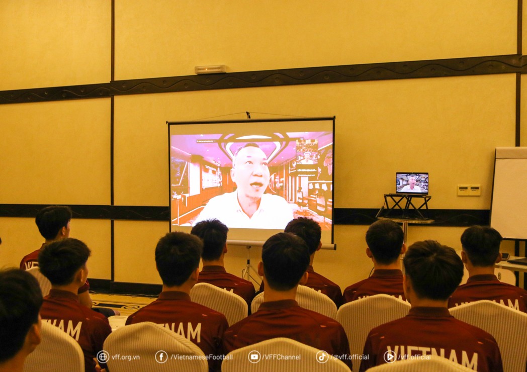 Chủ tịch VFF tiếp lửa U17 Việt Nam trước trận "chung kết" vòng bảng giải châu Á