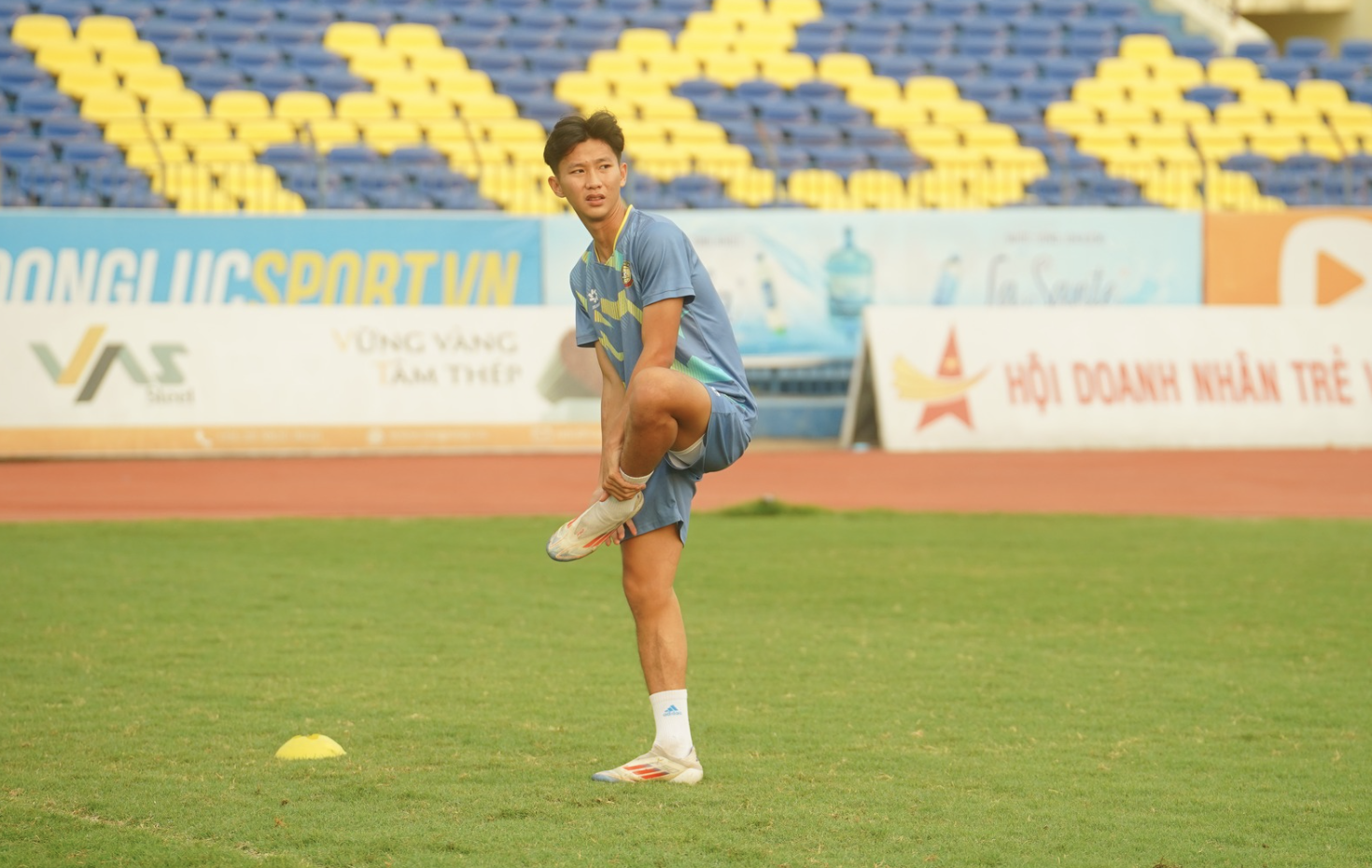 FIFA bất ngờ réo tên cầu thủ Lào gốc Việt đang thi đấu tại V-League