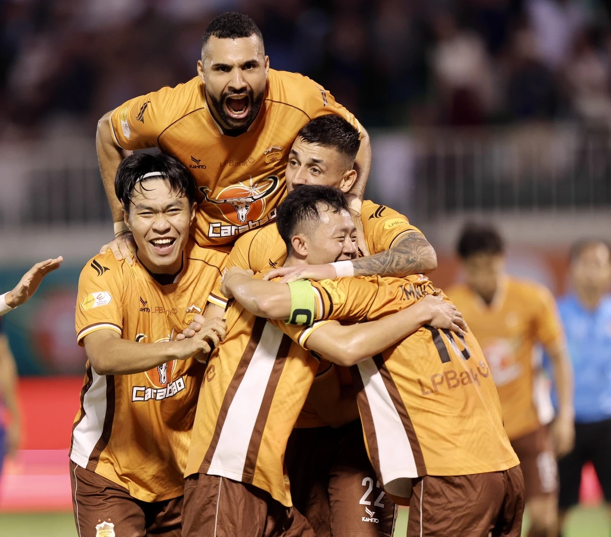 Vòng 19 V-League: Loạt trụ cột vắng mặt vì án treo giò, HAGL hưởng lợi