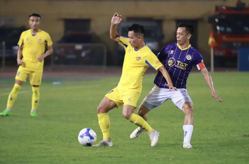 Kết quả V-League: Thắng kịch tính Quảng Nam, Hà Nội FC áp sát ngôi đầu bảng