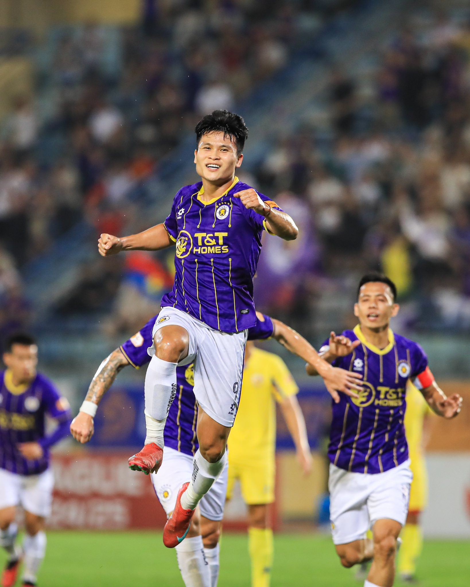 Tuấn Hải dè chừng Nam Định trước trận "chung kết sớm"