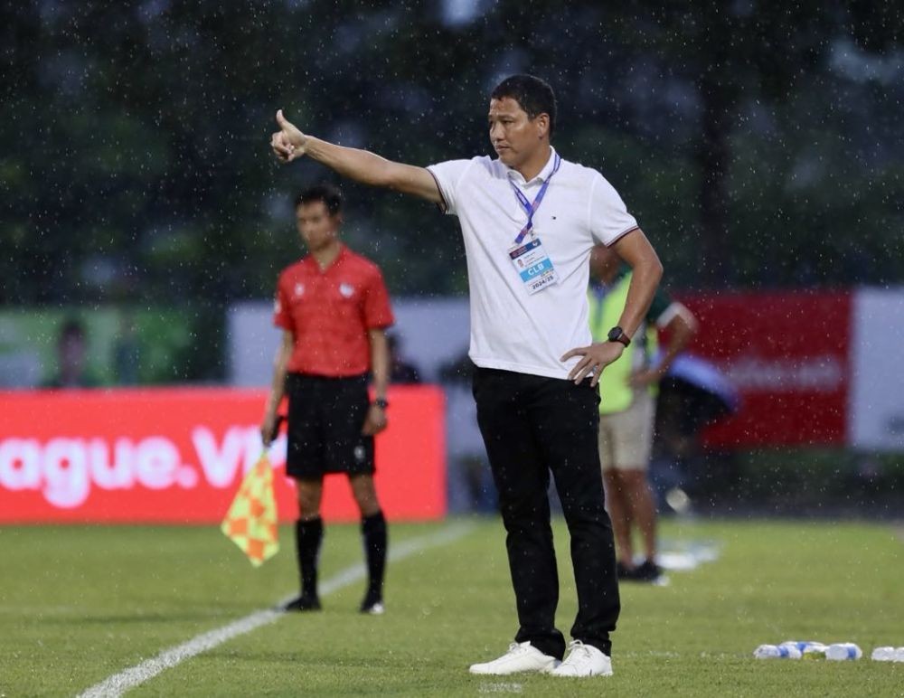 Cựu tiền đạo ĐT Việt Nam dẫn dắt Bình Dương "vượt bão" V-League