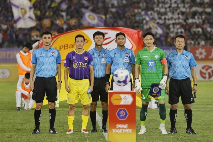 Vòng 22 V-League: Trọng tài ngoại bắt 2 trận cầu tâm điểm