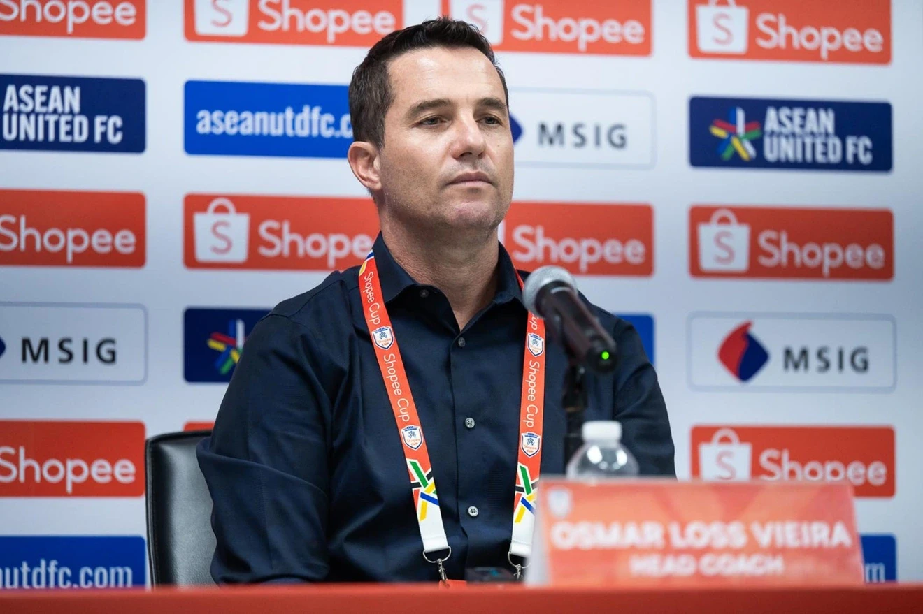 HLV Buriram tuyên bố bắt bài CAHN, tự tin giành Cúp trên sân nhà