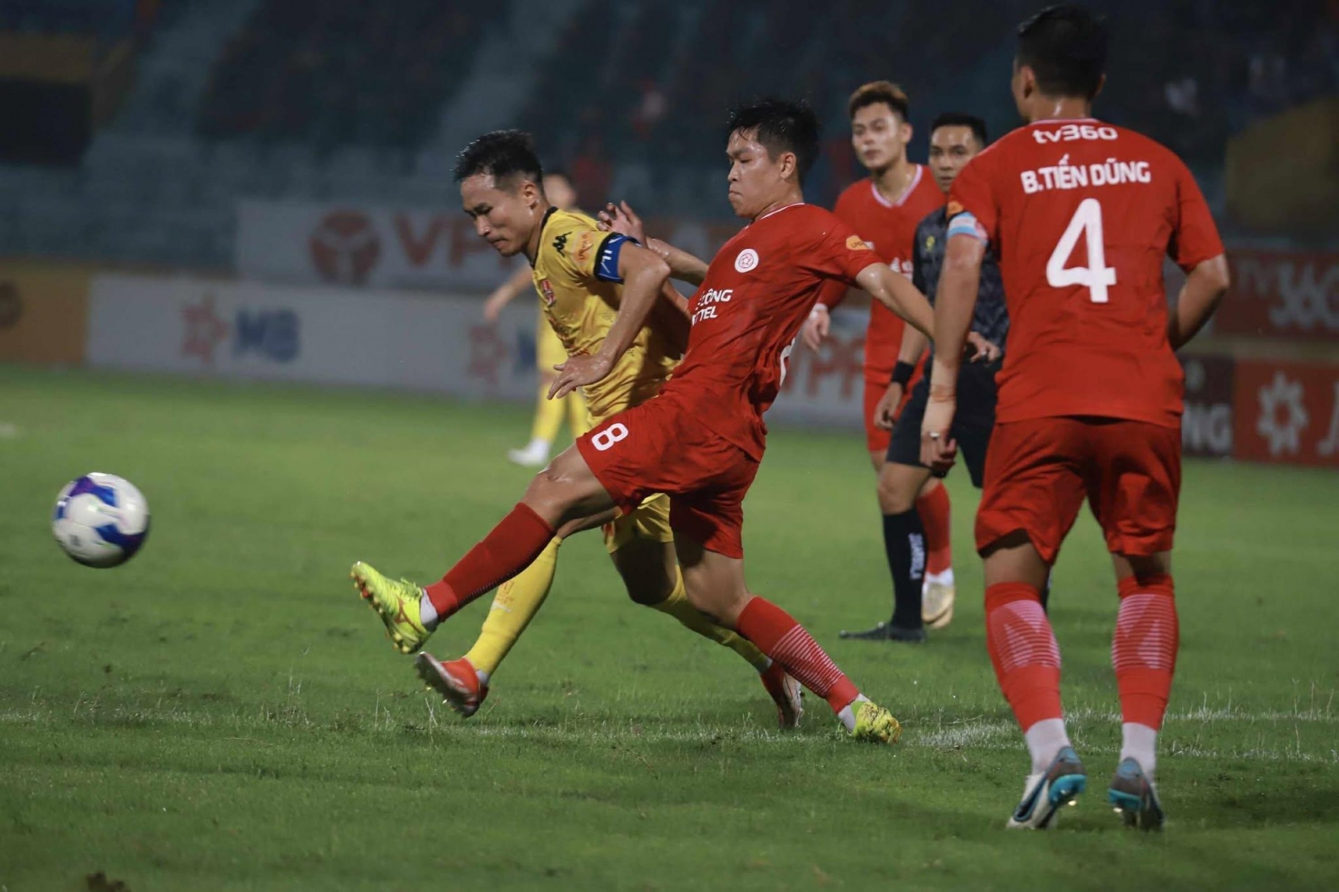 Kết quả V-League: Ngoại binh toả sáng, Hải Phòng hoà kịch tính Thể Công Viettel