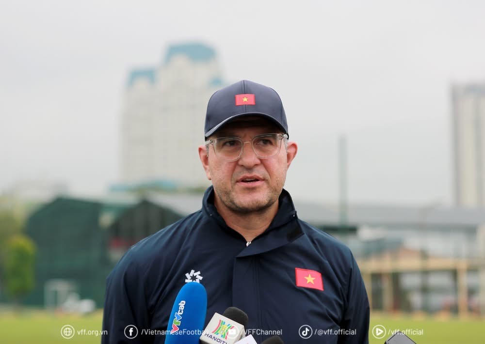 HLV Cristiano Roland đánh giá cao sự nỗ lực của U16 Việt Nam