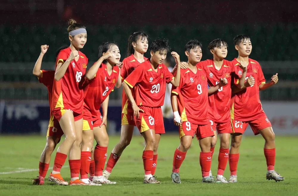 HLV Thái Lan chỉ mặt hai cầu thủ đáng gờm của U19 nữ Việt Nam