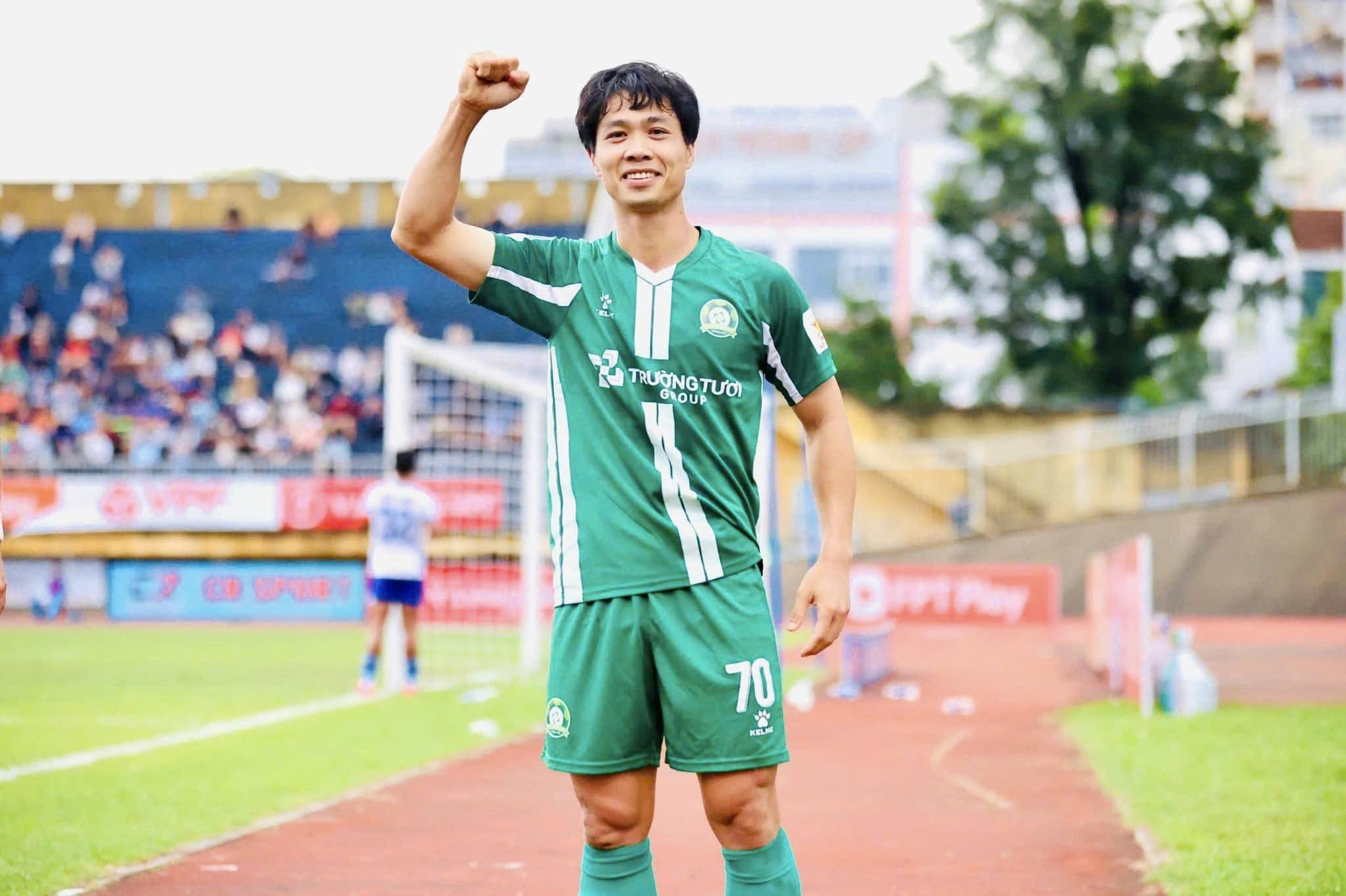 Tiền đạo Công Phượng góp mặt trong đội hình tiêu biểu hạng Nhất 2024/25