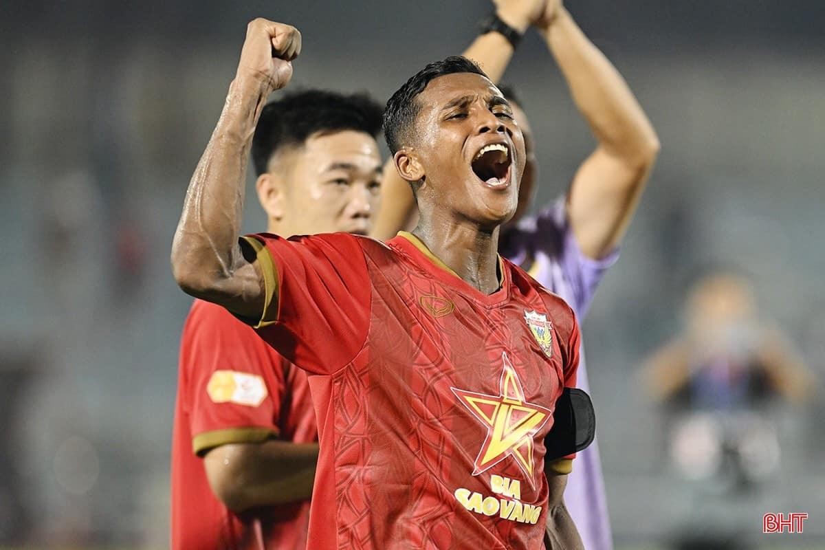 CLB Hà Tĩnh đẩy nhanh quá trình nhập tịch cho trung vệ Việt kiều Pháp