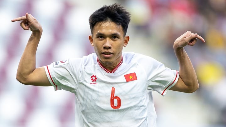 Tiền vệ tuyển Việt Nam sắp cập bến Công an Hà Nội