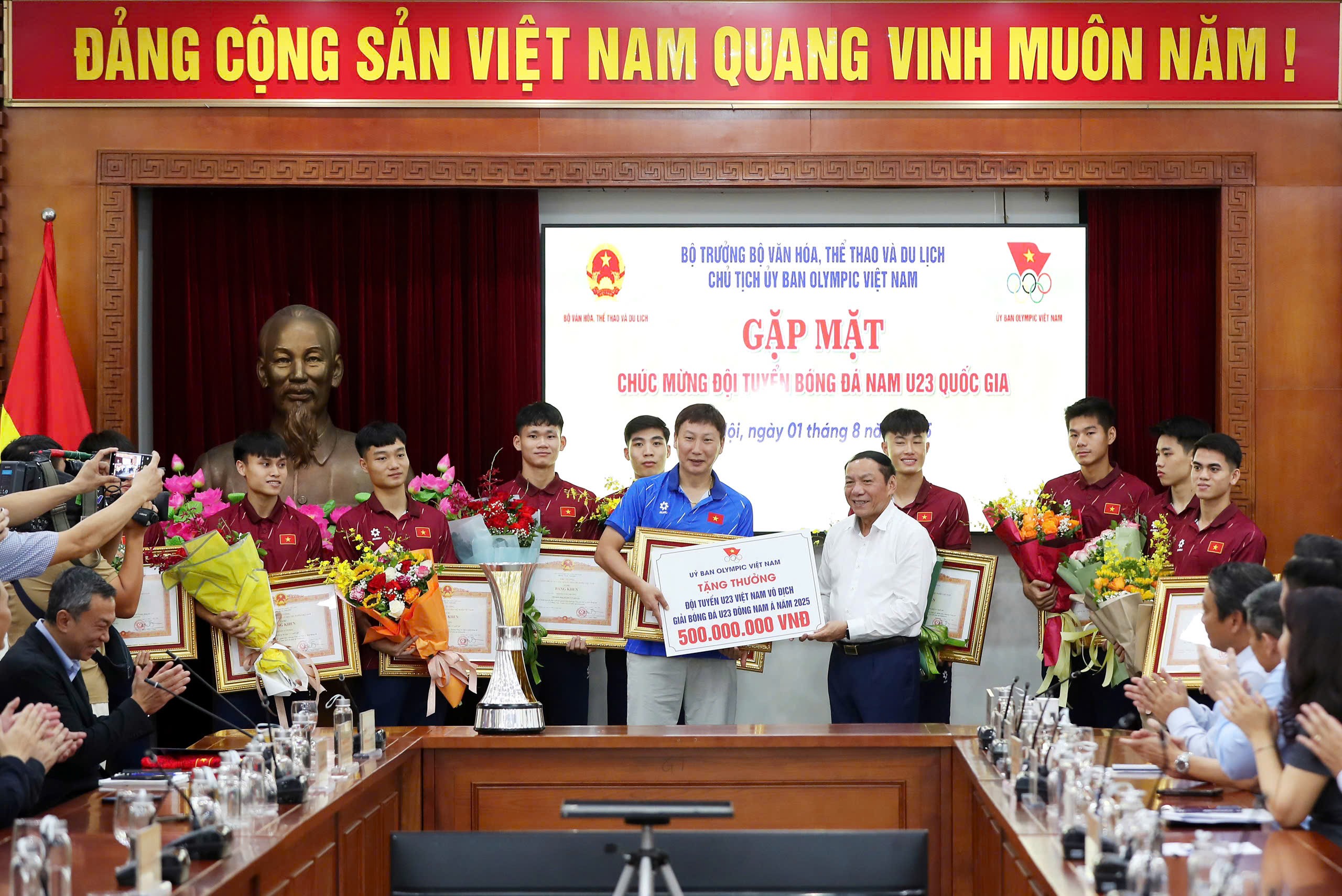 U23 Việt Nam nhận bằng khen của Thủ tướng Chính phủ, chốt thời điểm hội quân trở lại