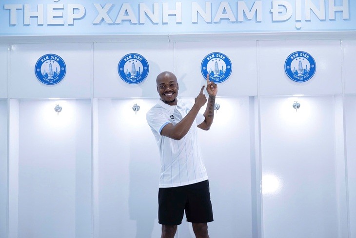 CLB Nam Định chiêu mộ tiền đạo từng chơi tại Ngoại hạng Anh