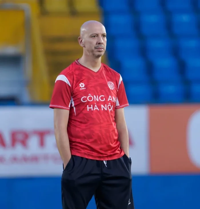 Trợ lý HLV Công an Hà Nội nhận án phạt nặng sau trận thắng Becamex TP HCM