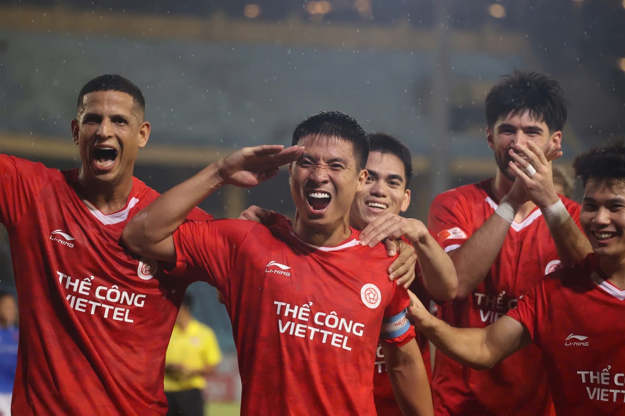 Bùi Tiến Dũng thăng hoa, Thể Công Viettel giành trọn 3 điểm trước Becamex TP.HCM
