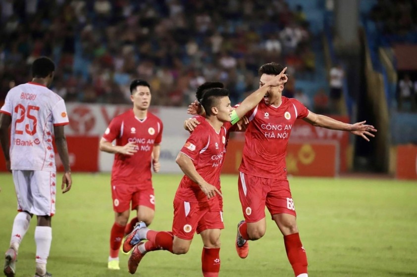 Kết quả V-League: Quang Hải toả sáng, Công an Hà Nội đánh áp sát ngôi đầu bảng