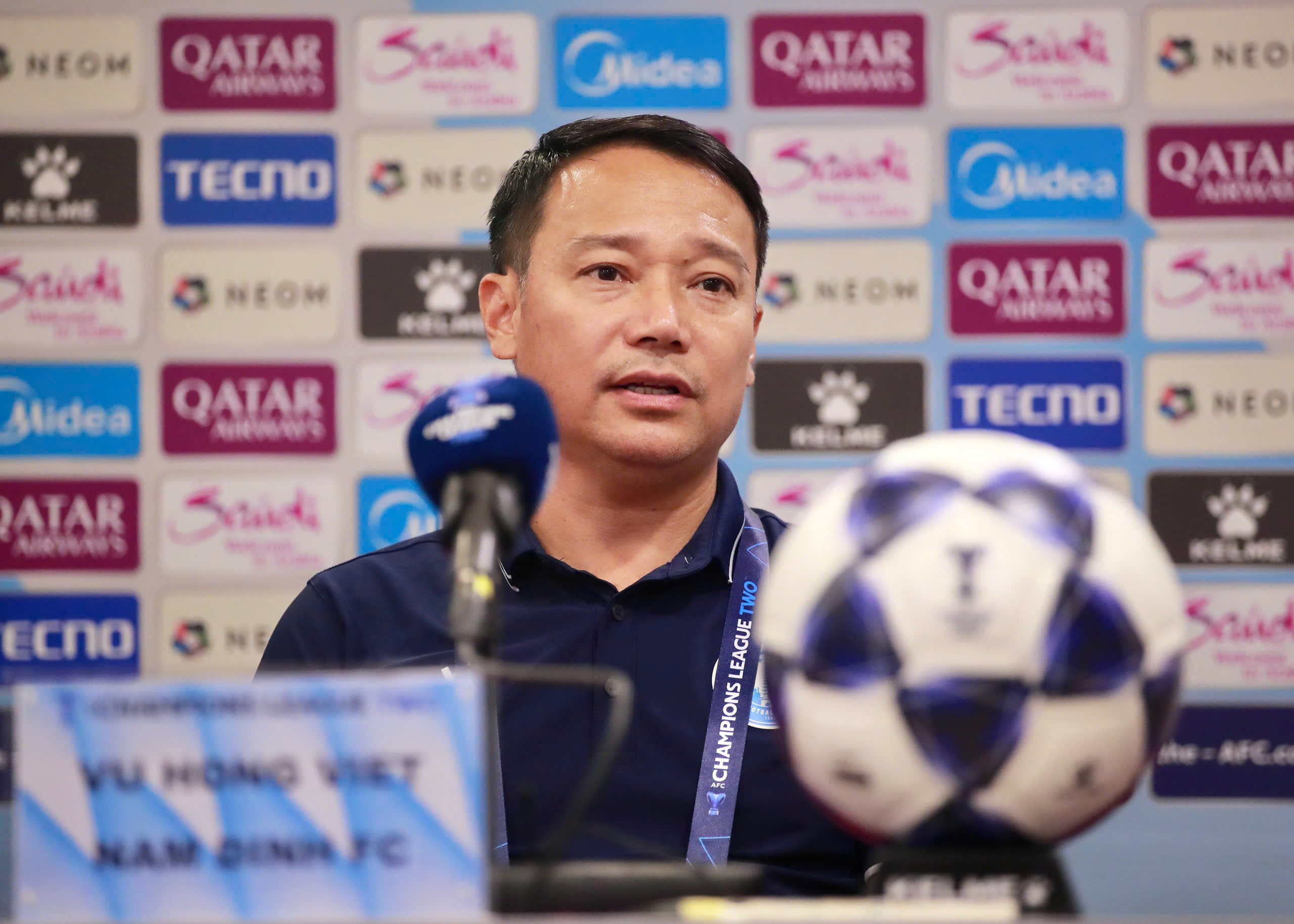 HLV Vũ Hồng Việt tự tin bắt bài đại diện Hồng Kông tại giải châu lục