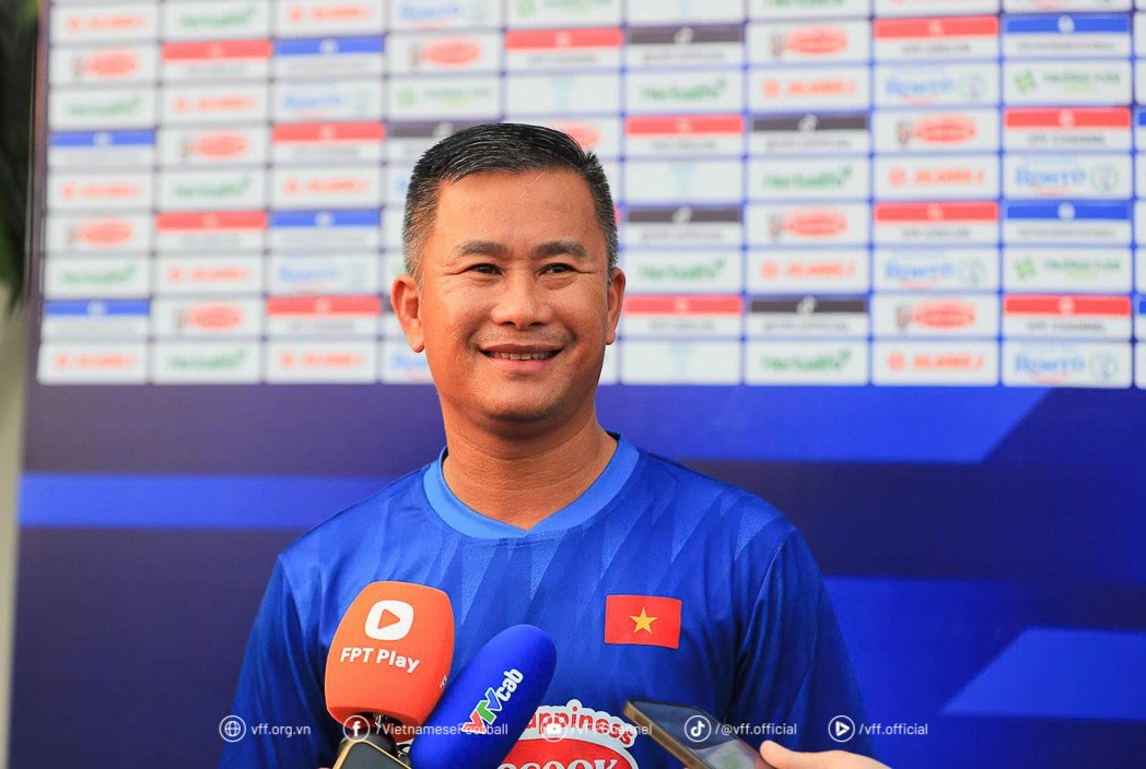 HLV Đinh Hồng Vinh hé lộ điều bất ngờ về 2 cầu thủ Việt kiều Nga