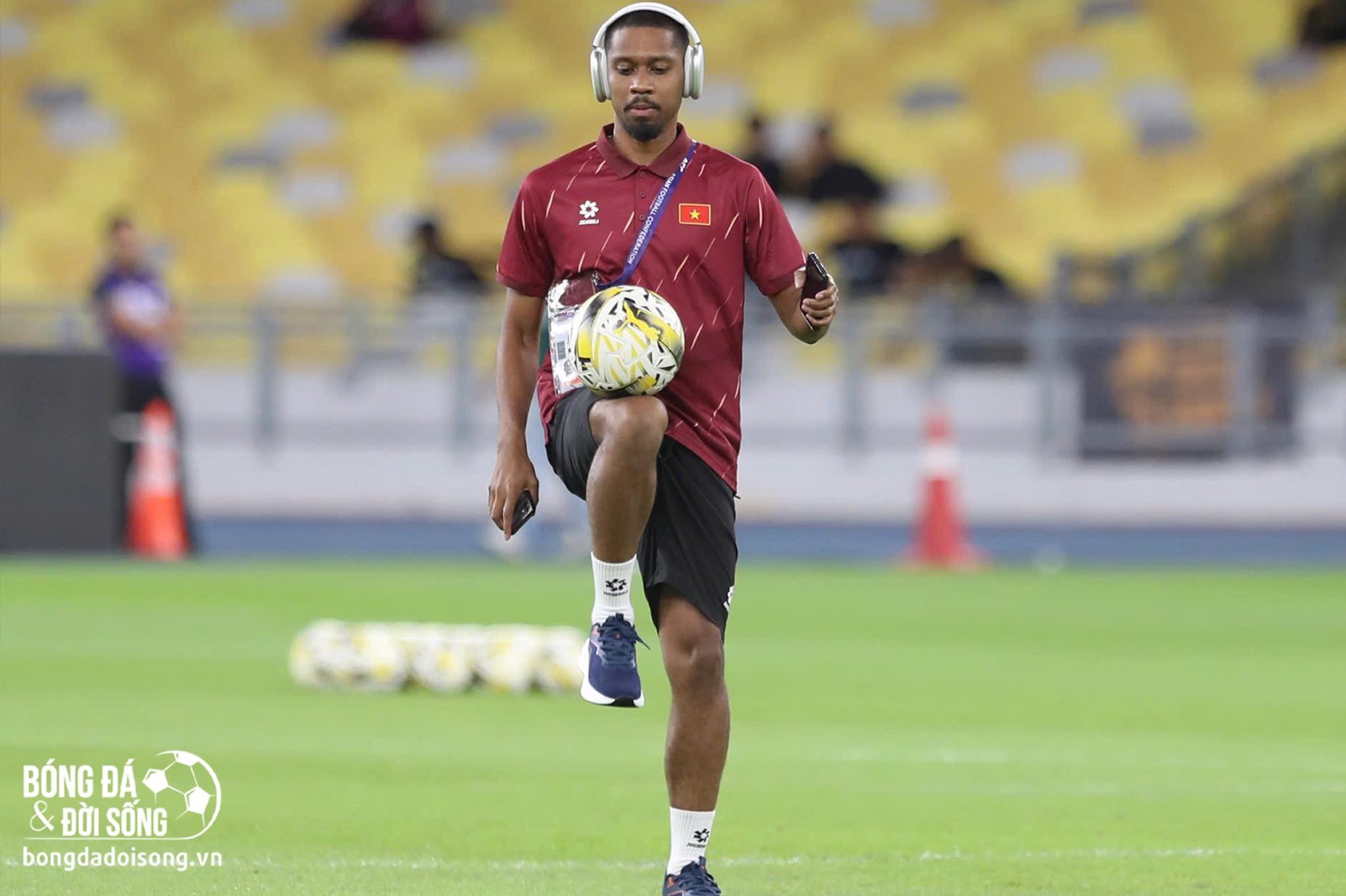 Cầu thủ Việt kiều Pháp được HLV Kim Sang-sik “chọn mặt gửi vàng”