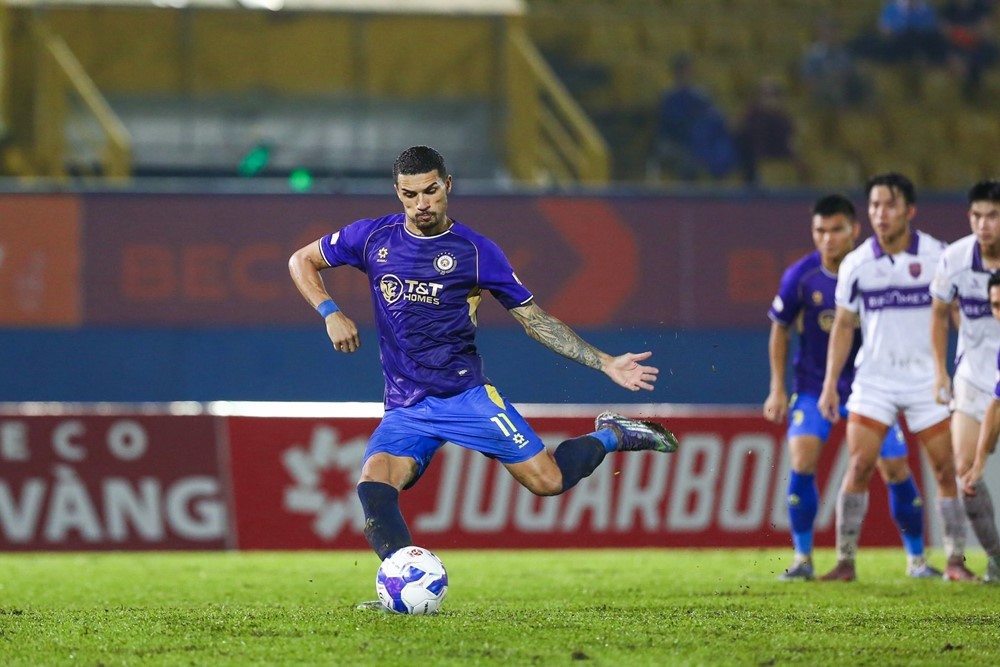Kết quả V-League: Đỗ Hoàng Hên toả sáng, Hà Nội FC thắng kịch tính Becamex TPHCM