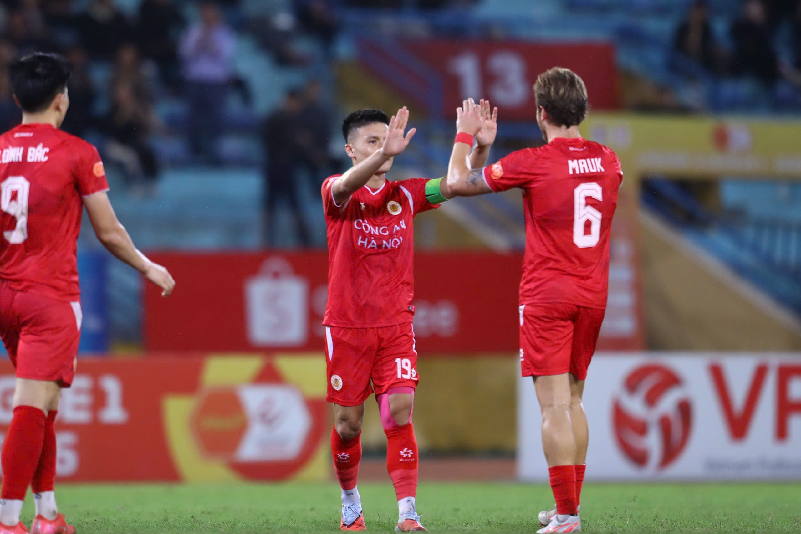 Highlights V-League: Leo Artur và Quang Hải toả sáng, CAHN thắng đậm Hà Tĩnh