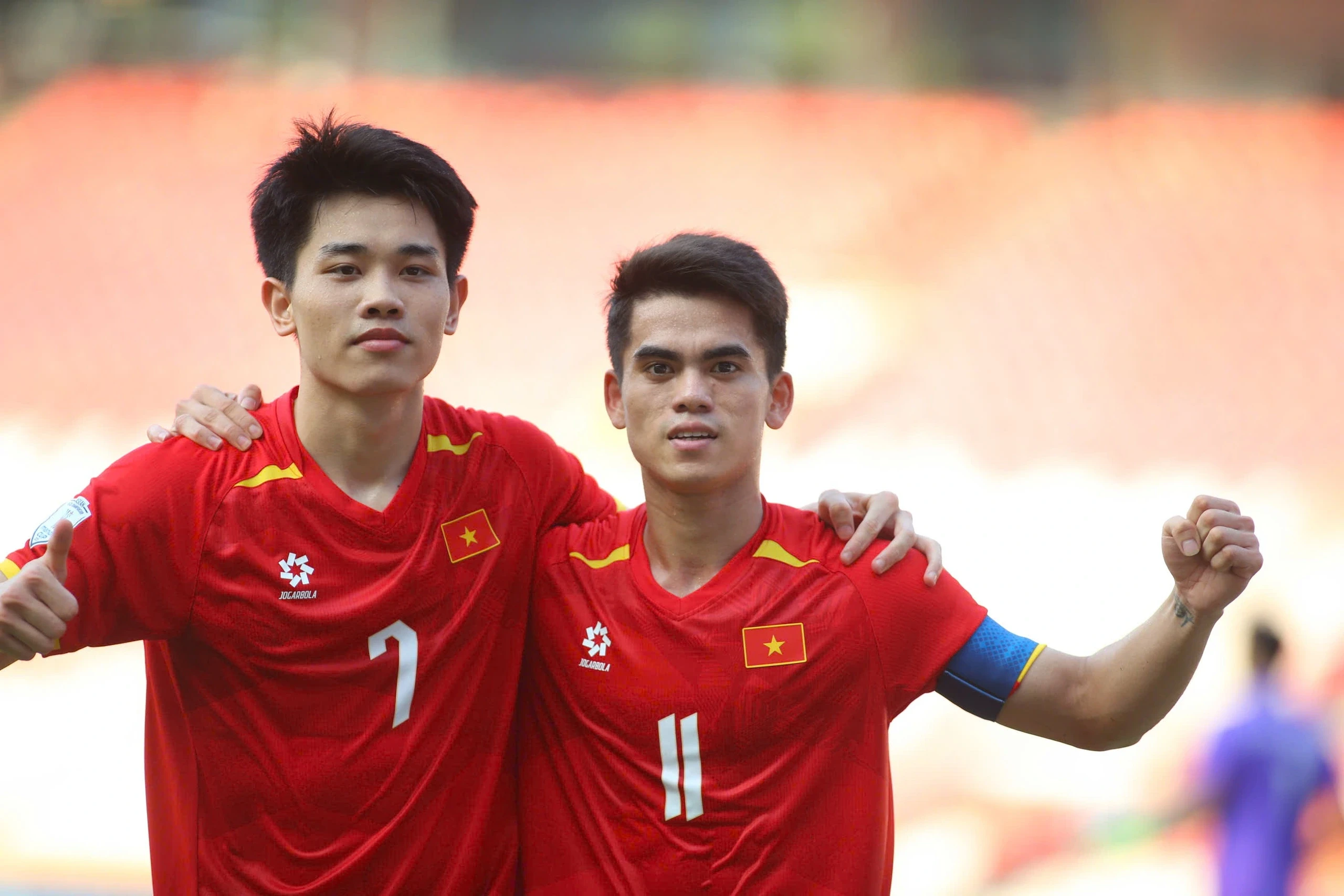 dinh-bac-van-khang-u23-vn-vs-u23-philippines-nguyen-khang-17534394103601503343208-1764409676.webp