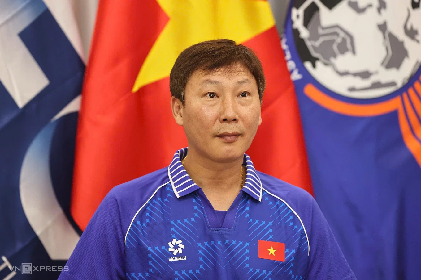 HLV Kim Sang Sik: "Tâm lý là rào cản lớn nhất mỗi khi Việt Nam gặp Thái Lan"