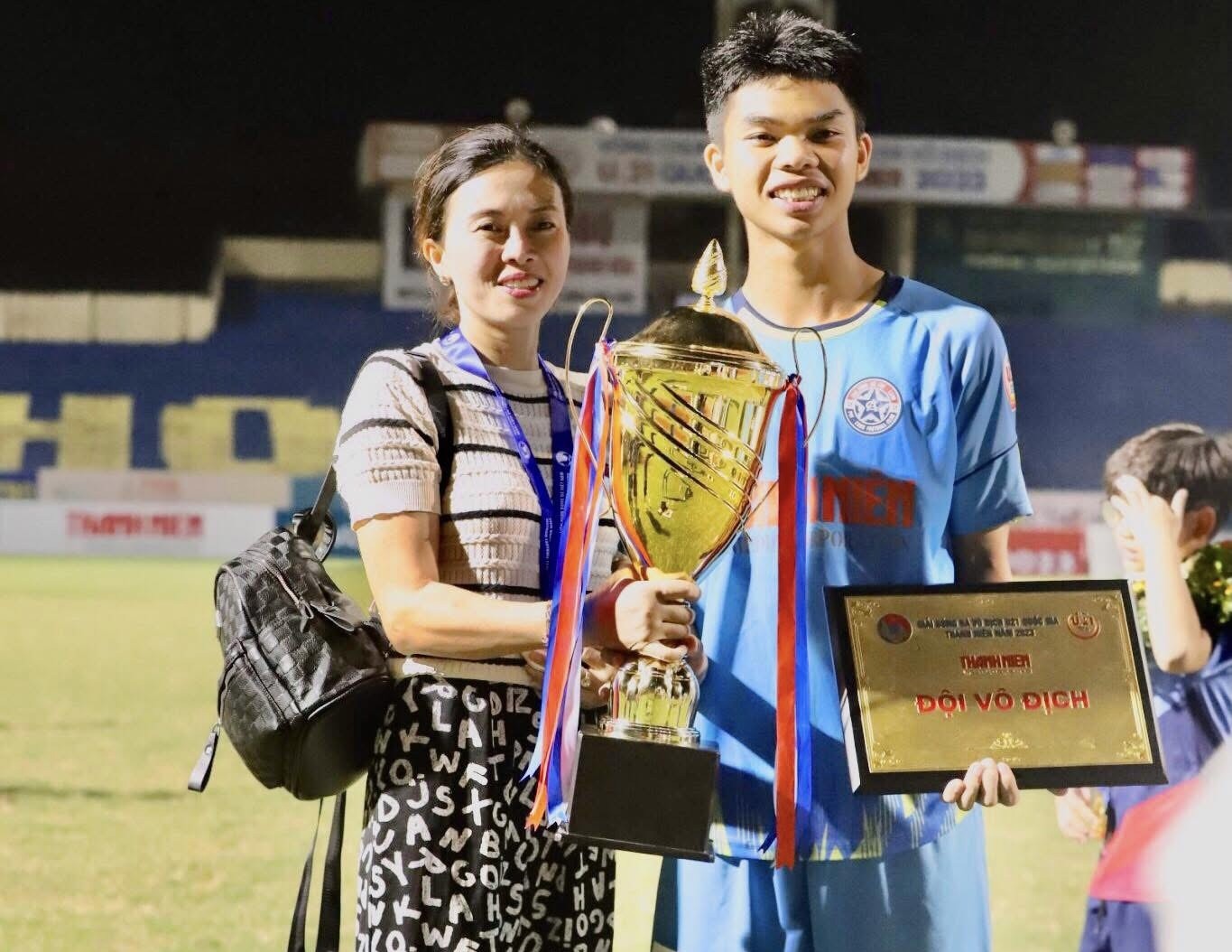 Những giọt nước mắt giấu kín và hành trình trưởng thành của sao trẻ Lê Phát