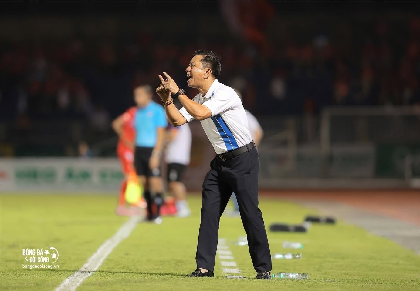 HLV Văn Sỹ Sơn chỉ thẳng nguyên nhân SLNA thua đậm Hà Nội FC