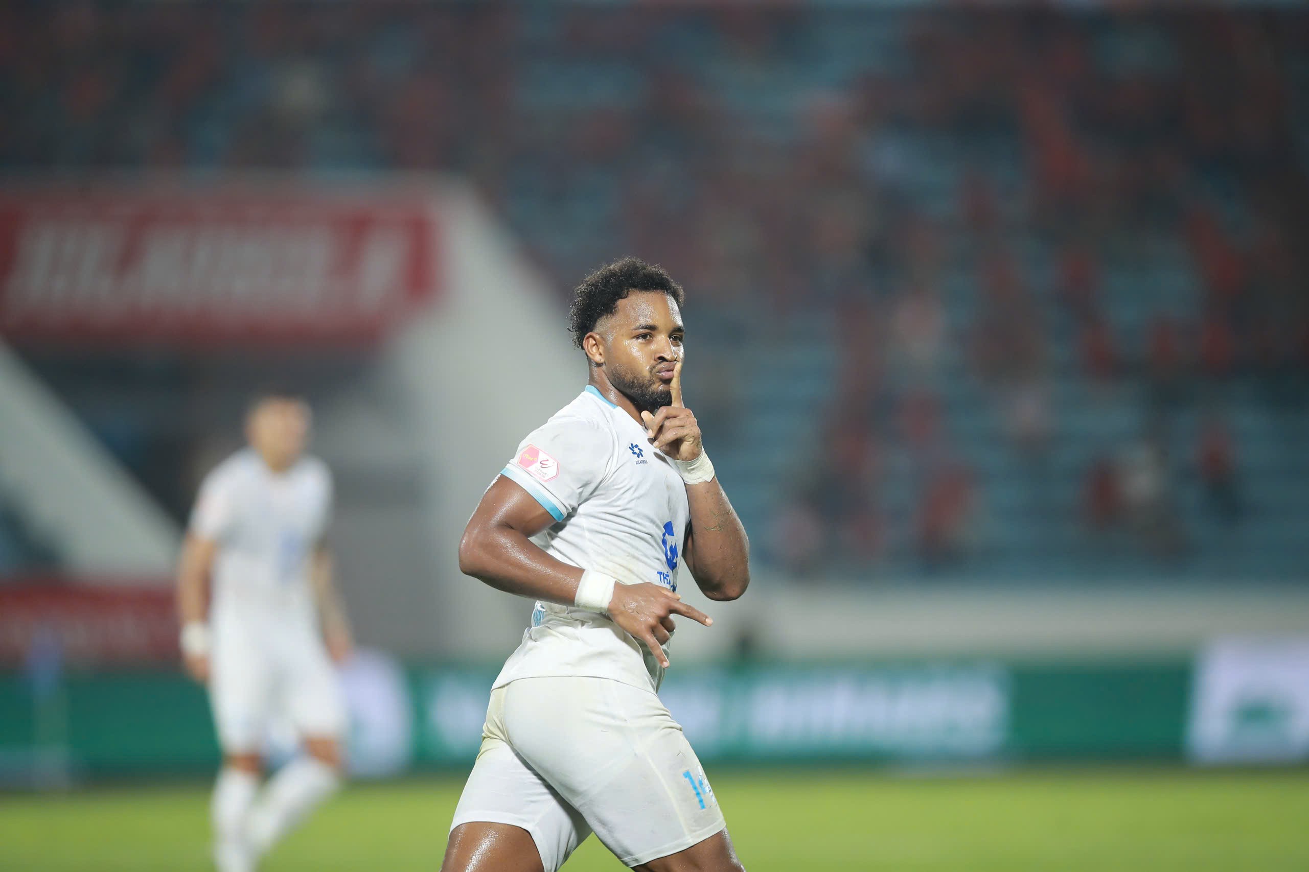 Tiền đạo Xuân Son toả sáng, CLB Nam Định ngược dòng ấn tượng trước Ninh Bình