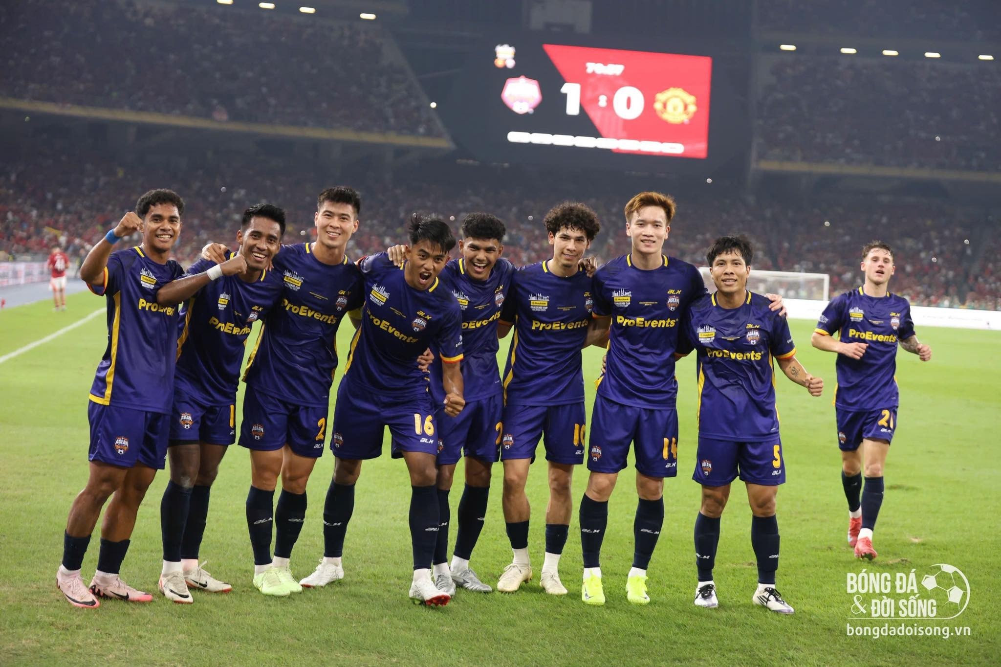 Cầu thủ từng “xé lưới” MU từ giã ĐTQG sau bê bối gây tranh cãi