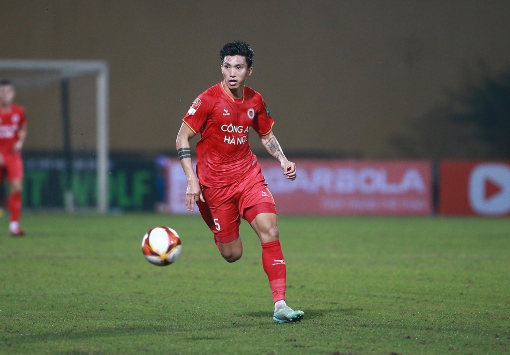 Hậu vệ Đoàn Văn Hậu vướng ồn ào giữa thời điểm dần lấy lại phong độ