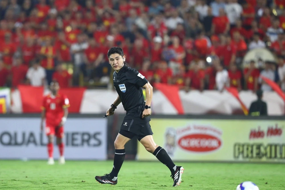 Vòng 21 V-League: Trọng tài người Hàn Quốc cầm còi trận cầu tâm điểm