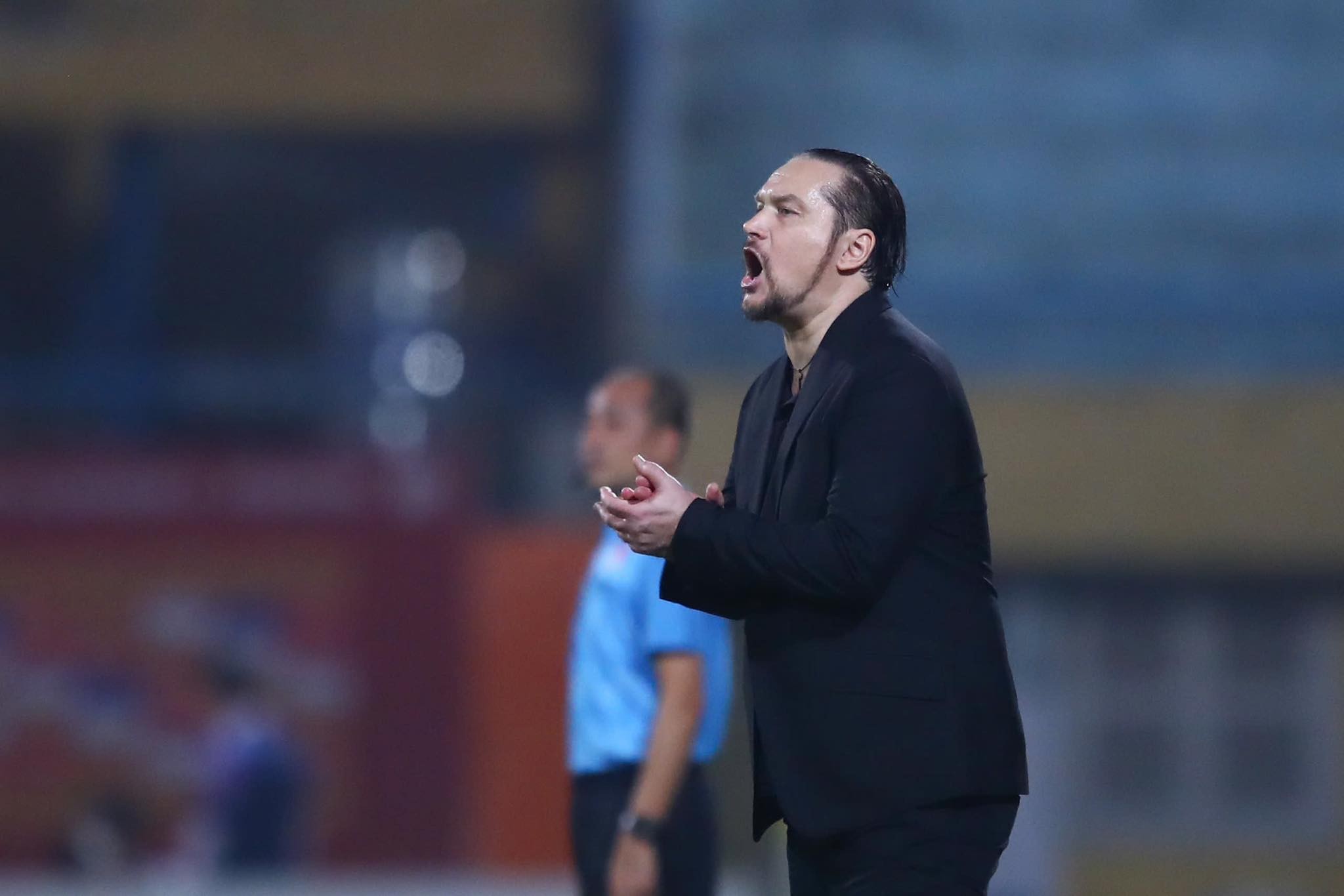 HLV Popov dọa bỏ V-League sau khi nhận quyết định bất lợi