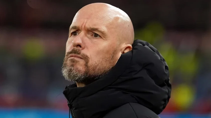 Ten Hag mỉa mai những huyền thoại MU chỉ trích ông đều không biết gì về bóng đá