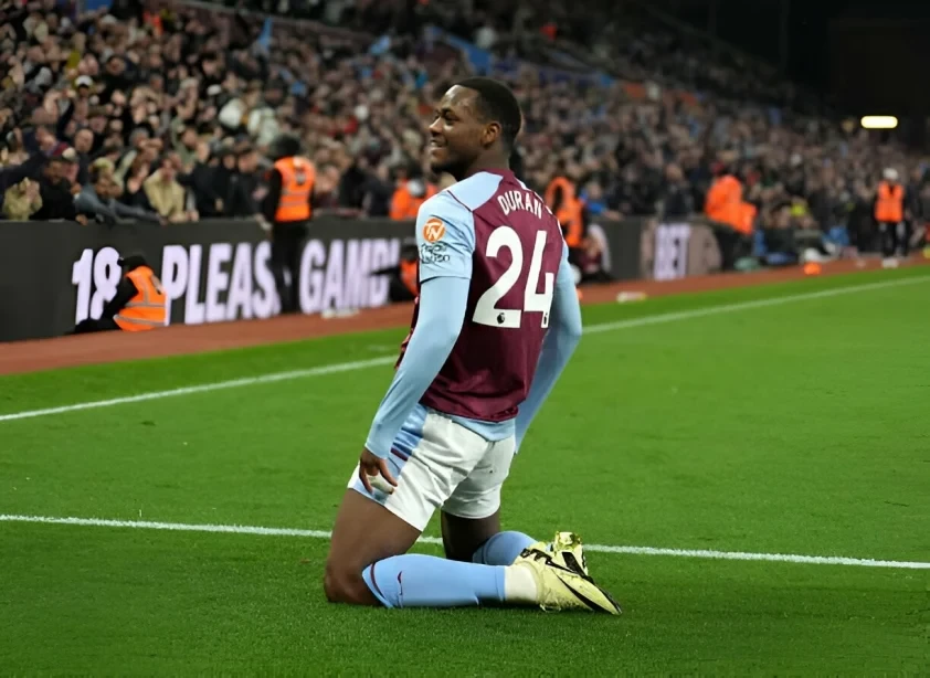 Chuyên gia bất ngờ trước pha bỏ lỡ khó tin của cầu thủ Aston Villa.