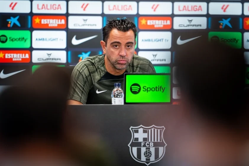 Xavi Hernandez tỏ ra rất thất vọng khi nhìn vào tình hình hiện tại của Barcelona