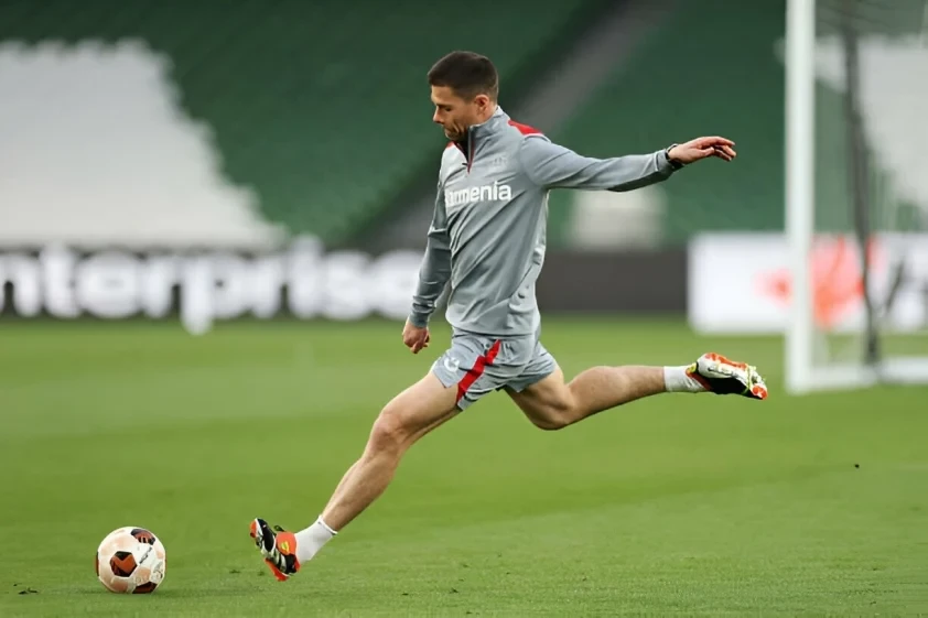 HLV Xabi Alonso thể hiện kỹ năng đỉnh cao trước chung kết Europa League giữa Leverkusen và Atalanta