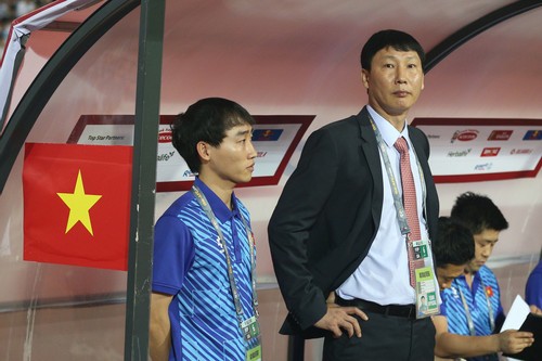 ĐT Lebanon không thể sang Việt Nam, HLV Kim Sang Sik bối rối