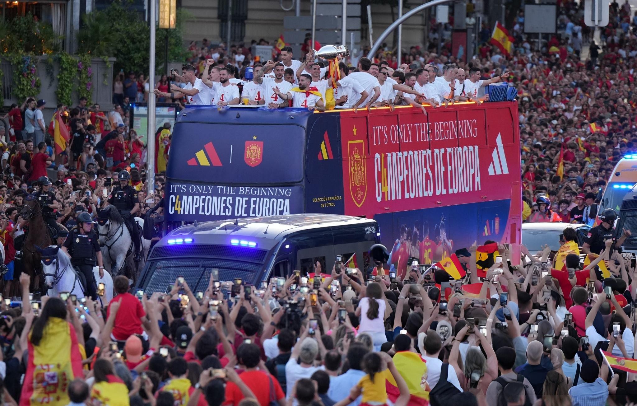 ĐT Tây Ban Nha về nước sau chức vô địch Euro 2024, ký ức 2008 ùa về