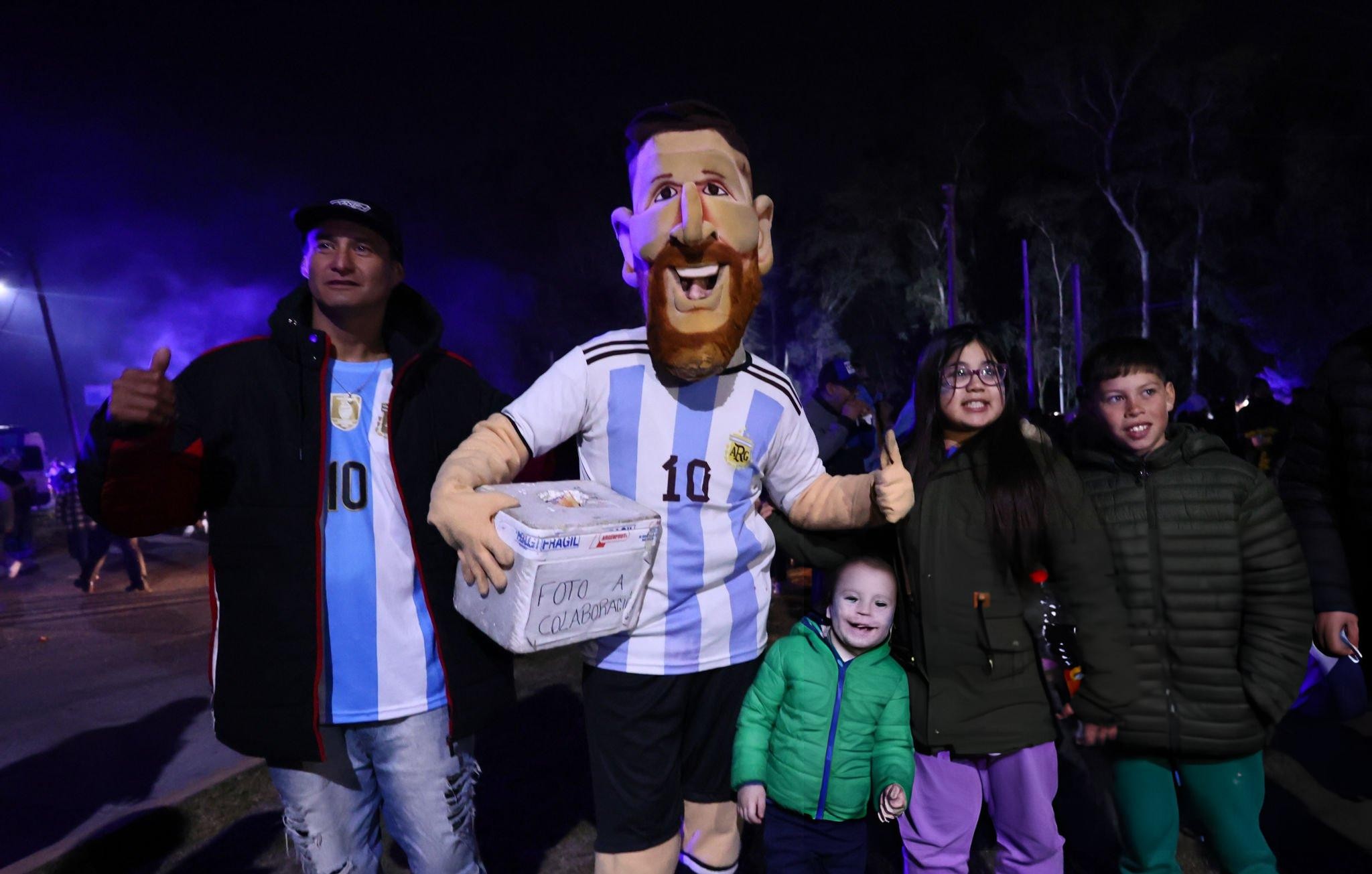 Messi cùng ĐT Argentina về nước, CĐV phát cuồng vì chức vô địch Copa America