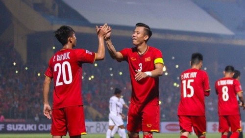 Quế Ngọc Hải, Phan Văn Đức tiếp sức cho người dân vùng lũ