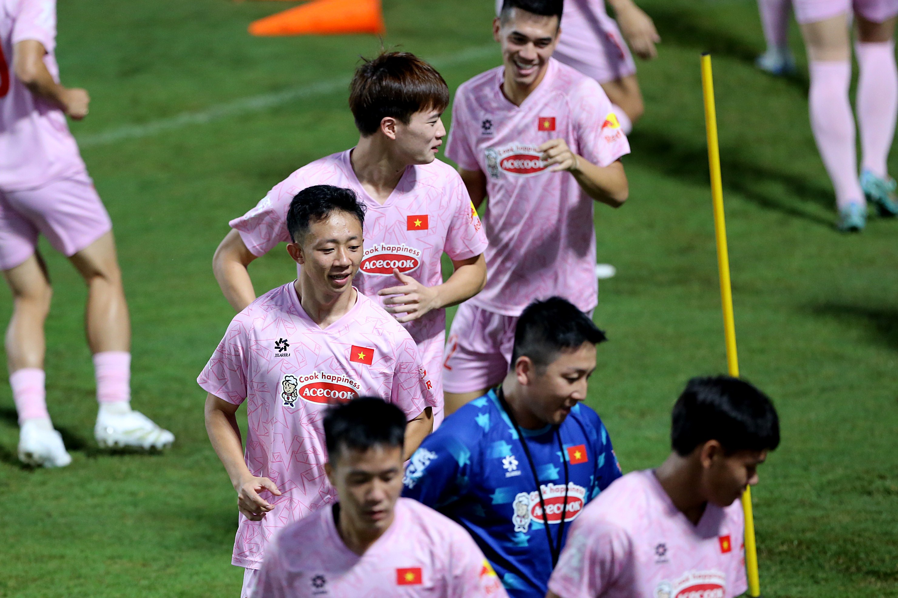 Sao HAGL tiết lộ lời căn dặn của bầu Đức trước khi lên tuyển