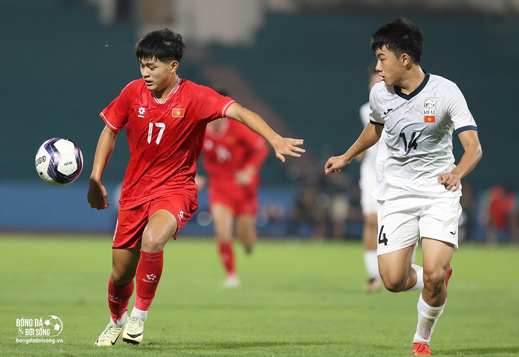 Phung phí cơ hội, U17 Việt Nam bị cầm hoà ở ngày ra quân