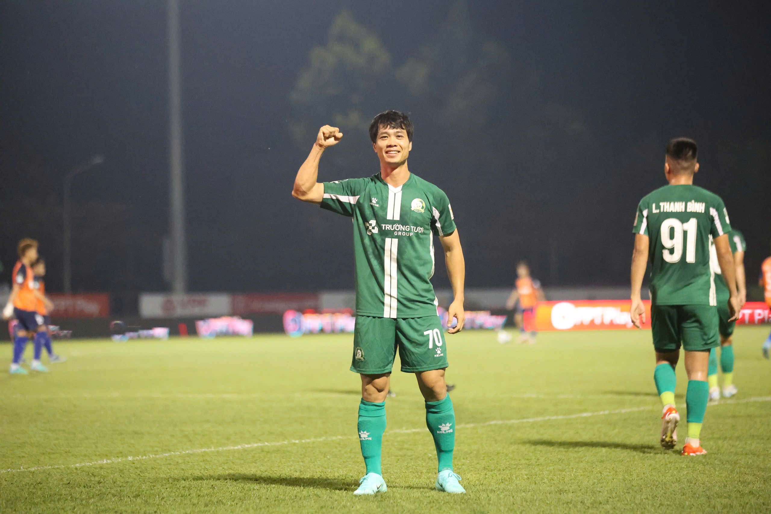 Công Phượng thăng hoa, Bình Phước thắng đầy kịch tính