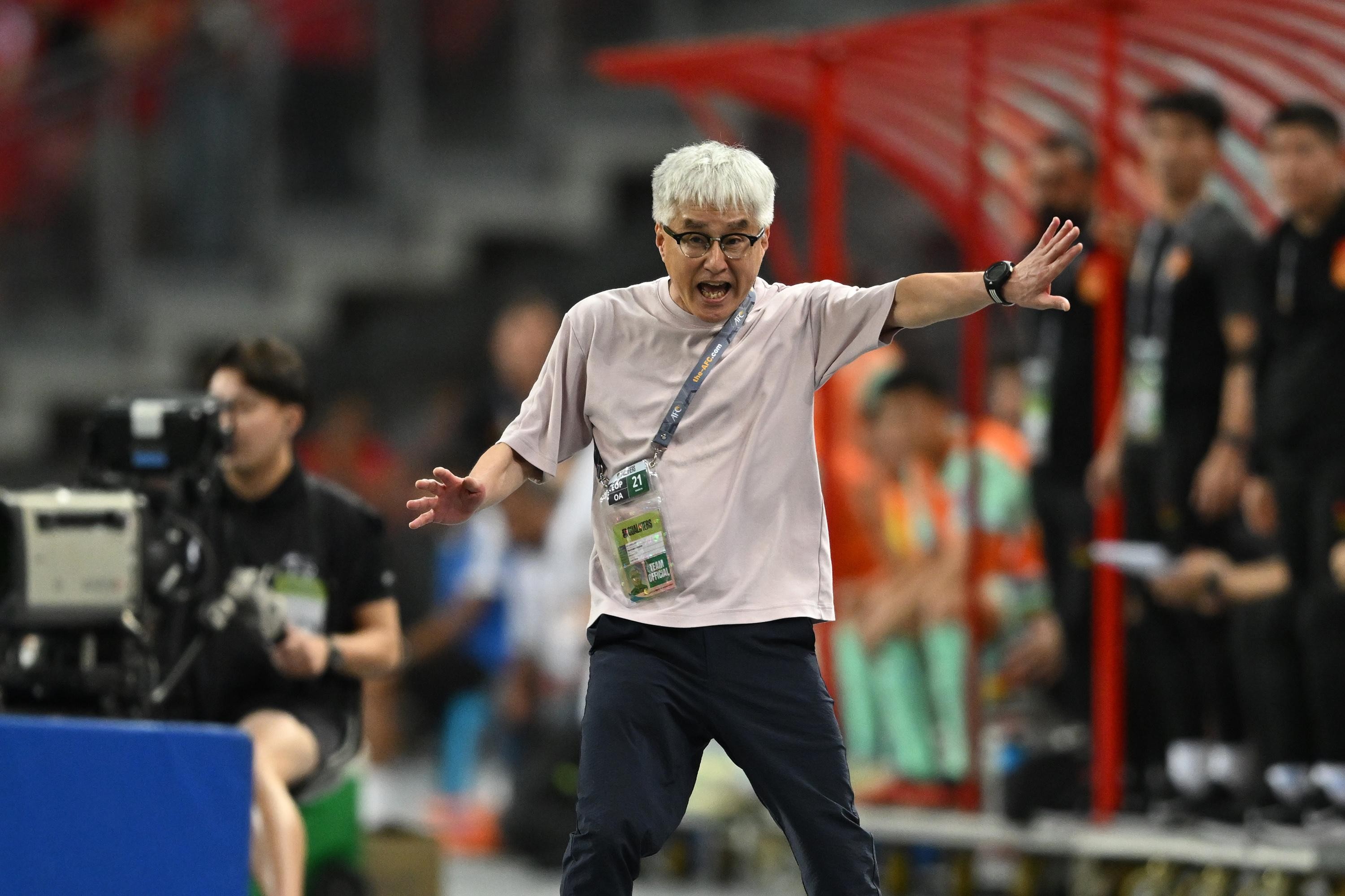 HLV trưởng ĐT Singapore phải nhập viện ngay trước thềm trận đấu với Việt Nam