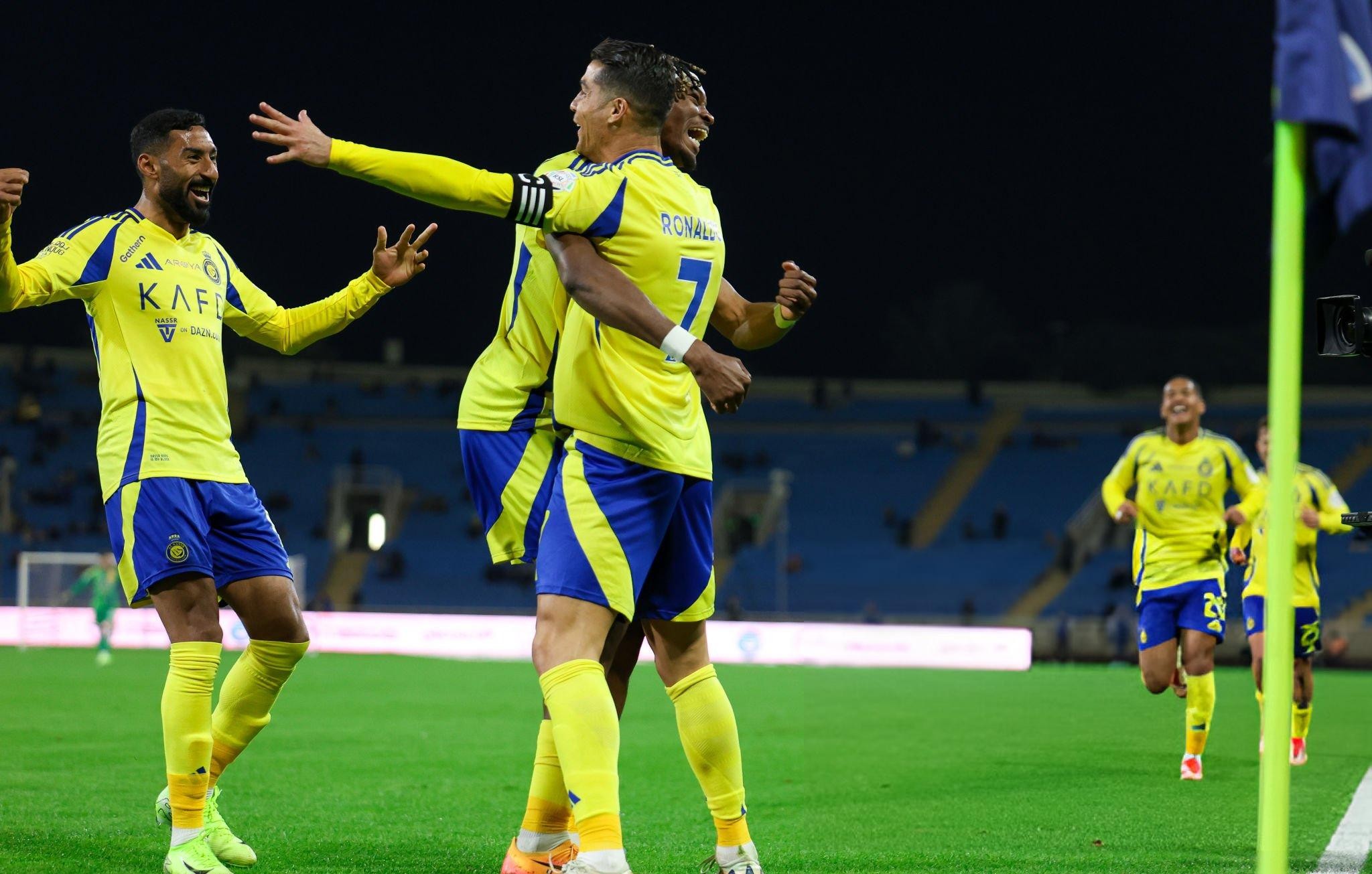 Ronaldo đáp trả cổ động viên Al-Raed sau khi bị chế giễu