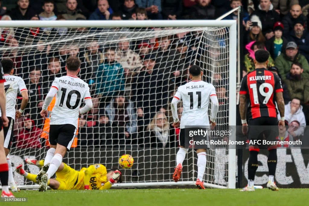 Vượt qua huyền thoại Chelsea, Salah thiết lập kỷ lục mới ở Premier League