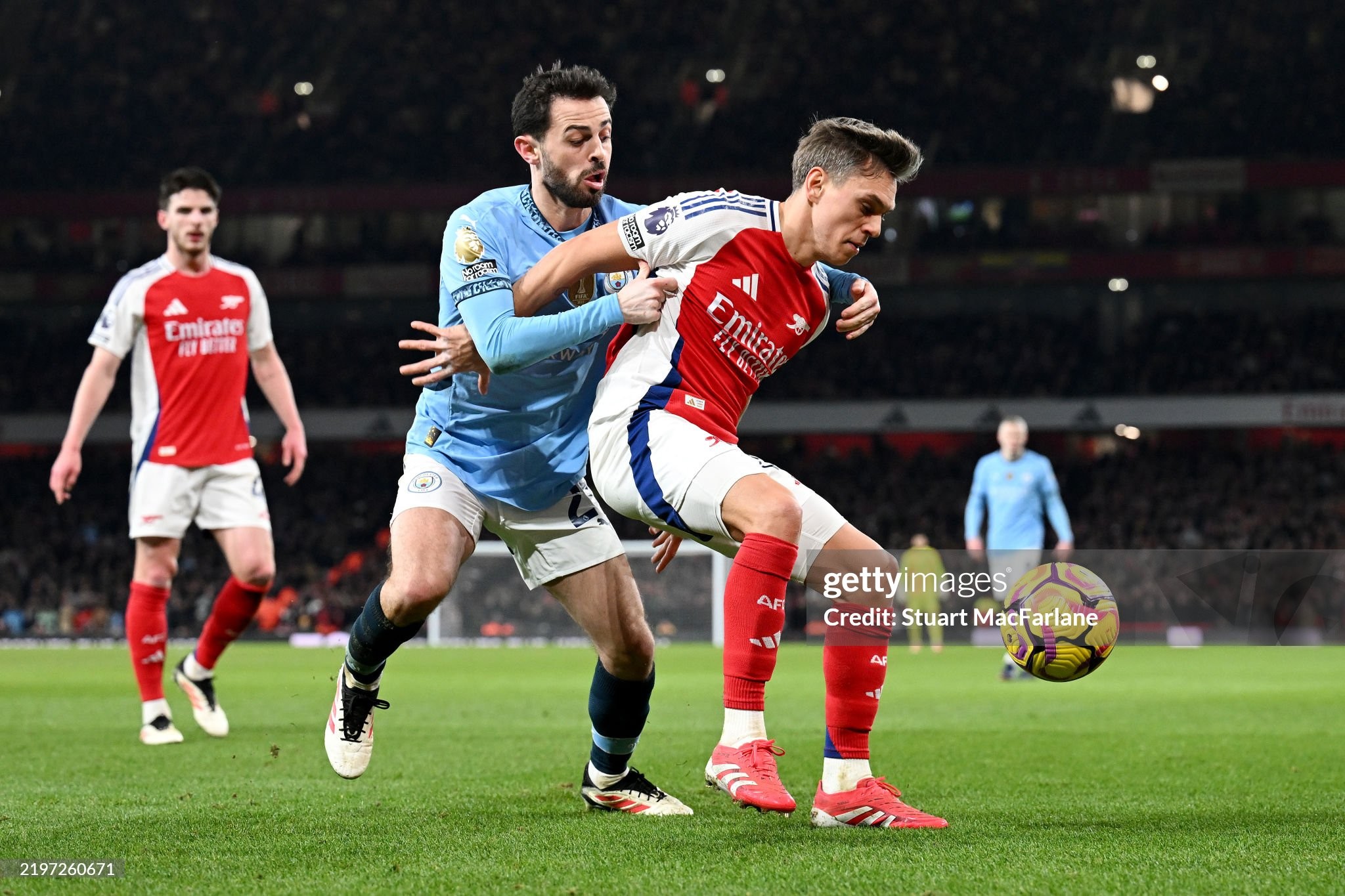 Hàng công thăng hoa, Arsenal "nhấn chìm" Man City trên sân nhà