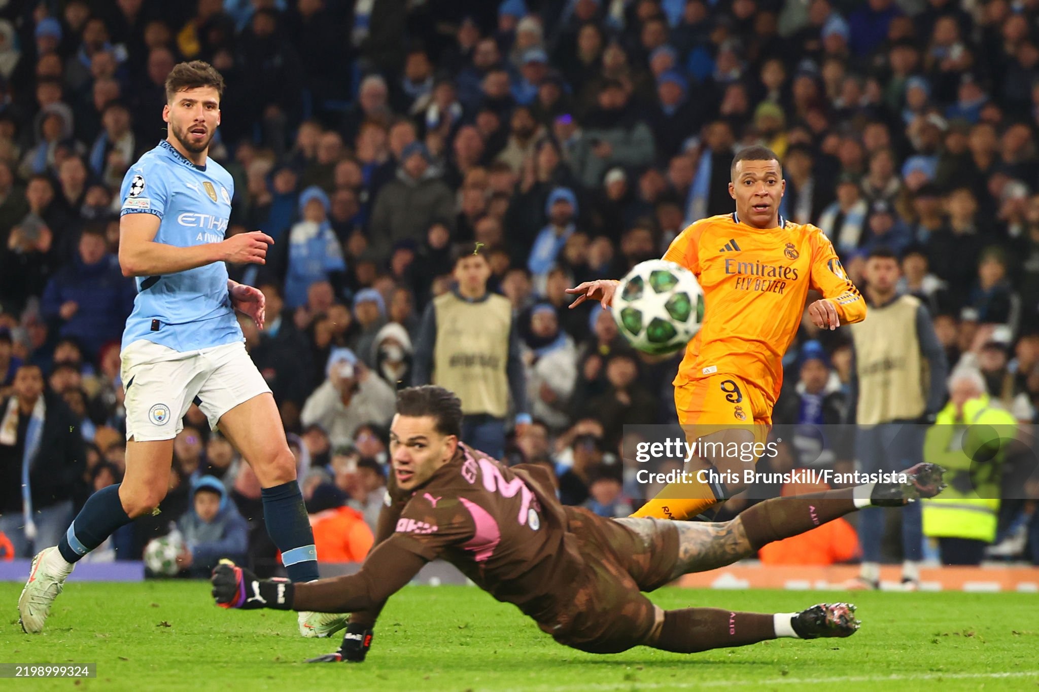 HLV Carlo Ancelotti chưa hài lòng về Mbappe và Vinicius Jr