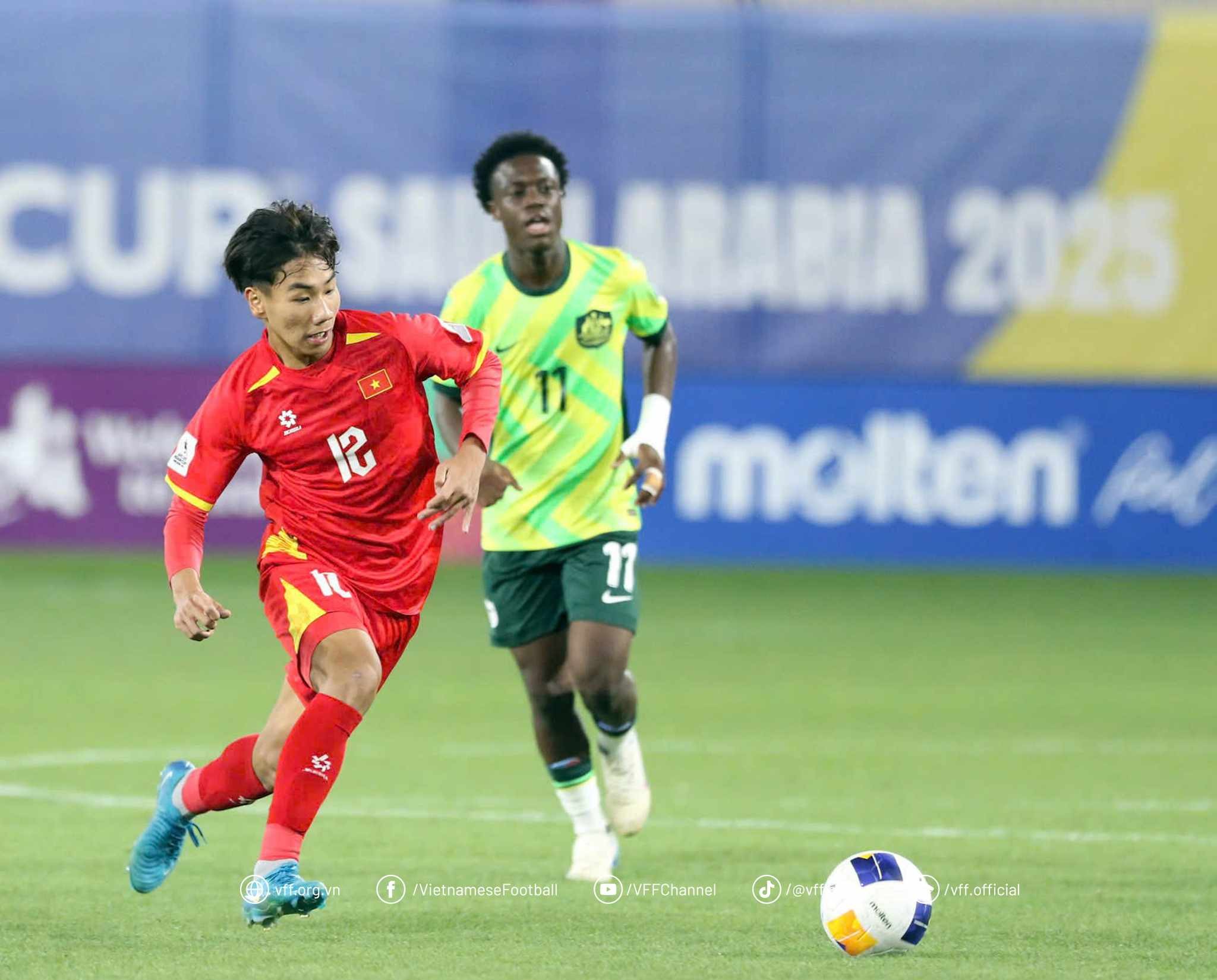 Lịch thi đấu bóng đá ngày 7/4 và rạng sáng ngày 8/4